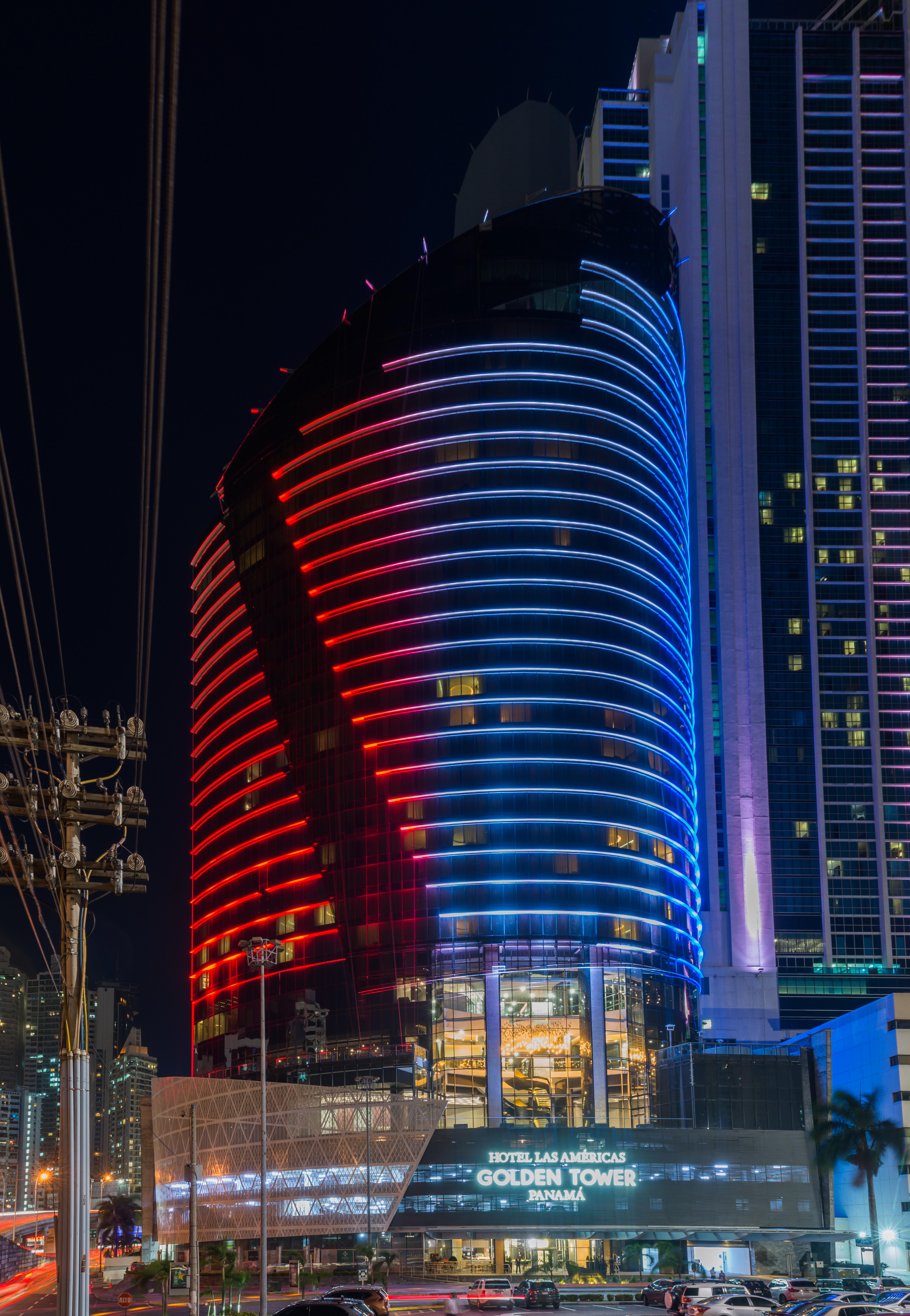 Hotel Las Americas Golden Tower Panama Exteriör bild The hotel at night