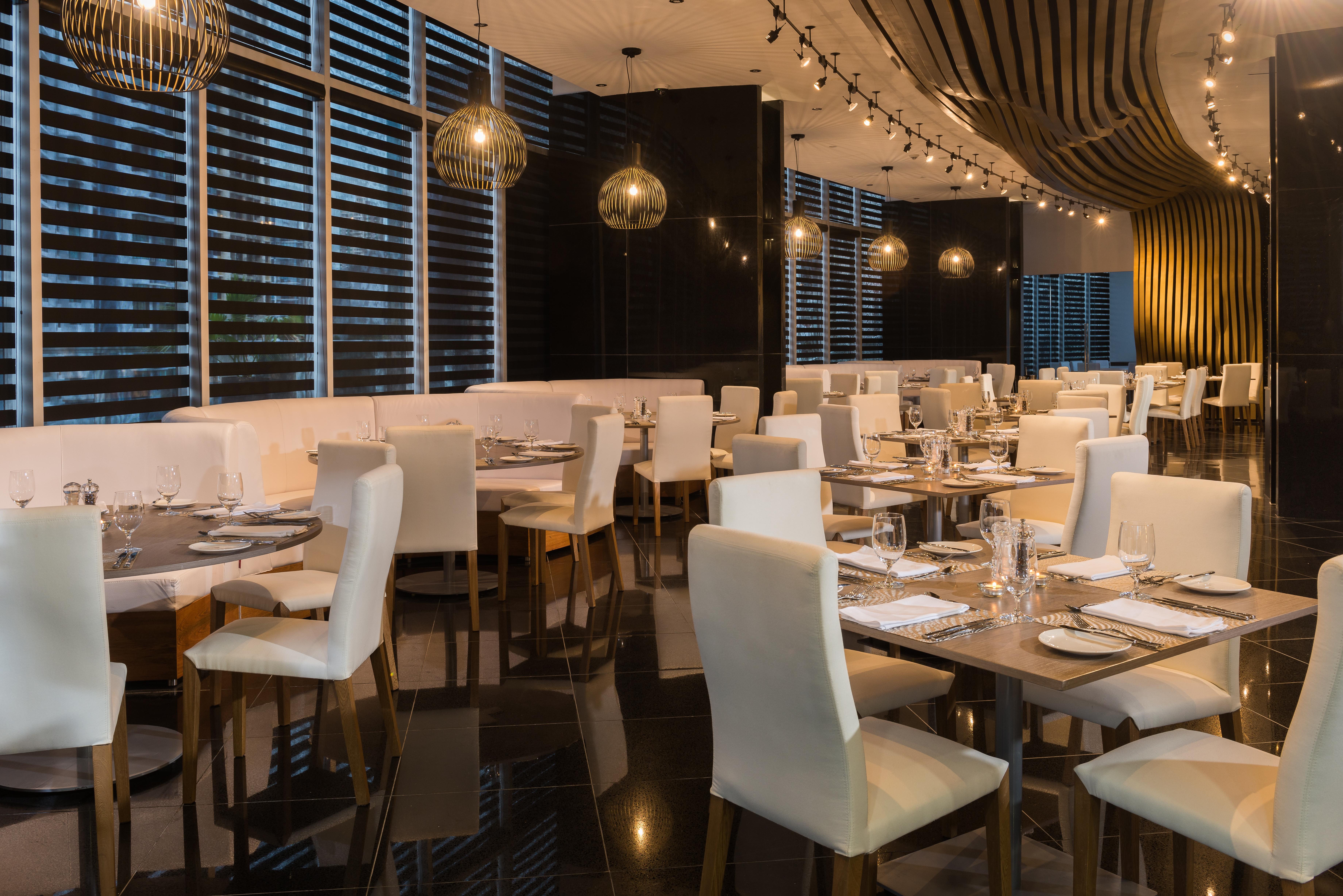 Hotel Las Americas Golden Tower Panama Exteriör bild The interior of the restaurant