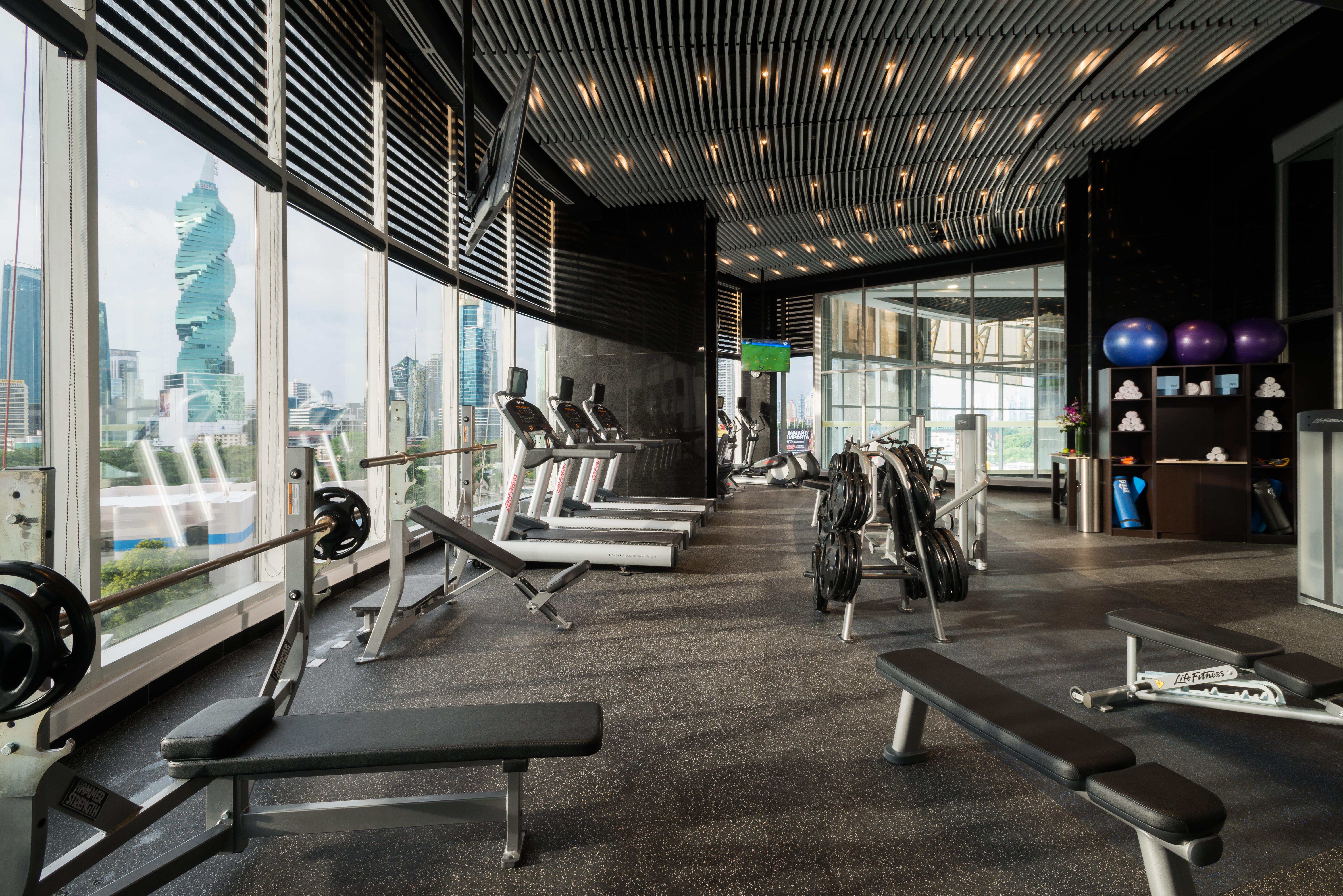Hotel Las Americas Golden Tower Panama Exteriör bild The gym at the 101 Tower