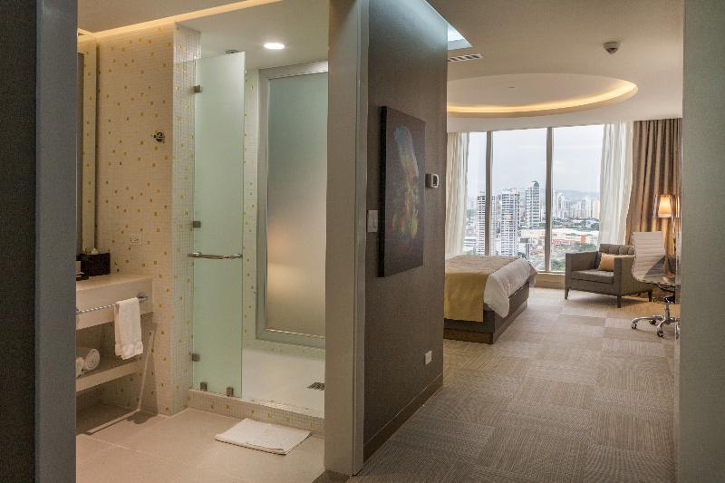 Hotel Las Americas Golden Tower Panama Exteriör bild A guest room at the hotel