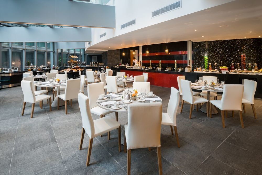 Hotel Las Americas Golden Tower Panama Exteriör bild The restaurant